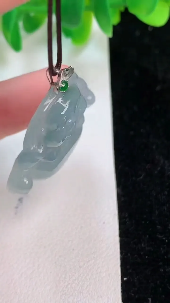 天然A货翡翠种飘花佛公吊坠，尺寸30.2-32-6.7，重量:10.05g
6月18日