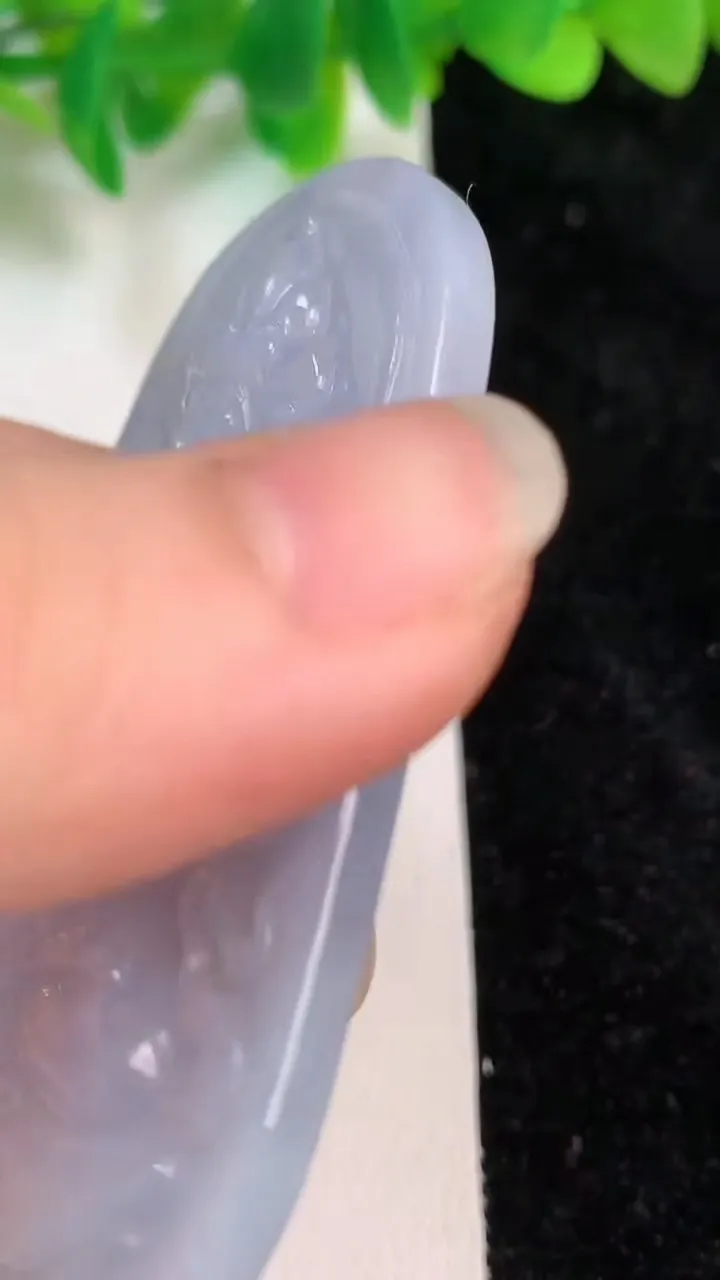 天然A货翡翠紫罗兰度母观音菩萨吊坠，尺寸66-43-7，重:36.92g
6月18日