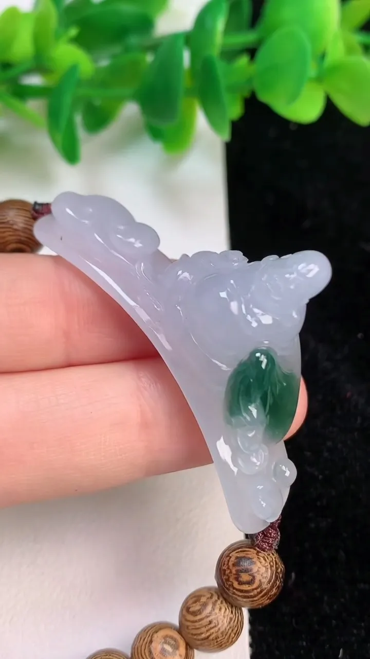 天然A货翡翠逍遥佛手串，尺寸49.4-12.5-22，重量:18.88g6月18日
工厂直销收藏佳品,种好水足，色泽均匀，有种有色，上手高大气！