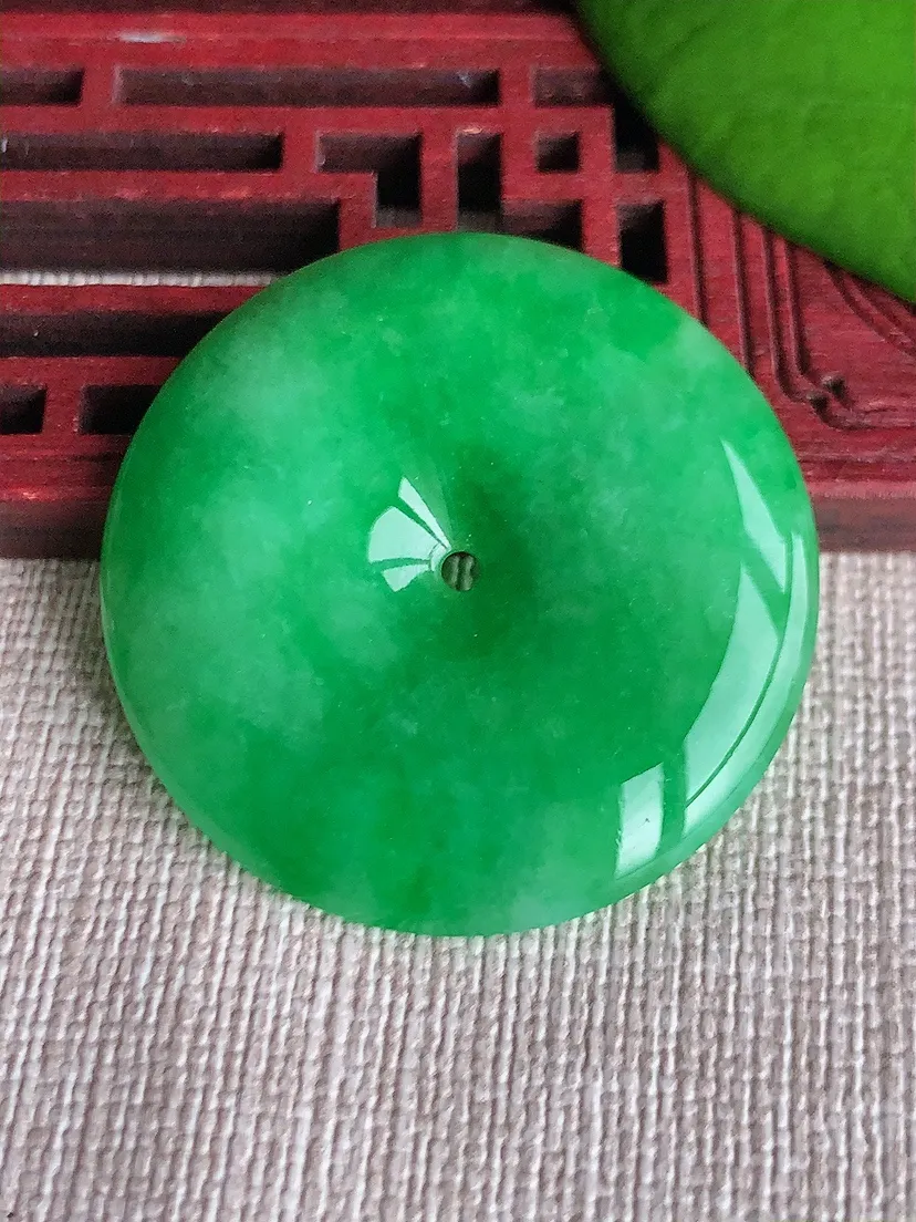 天然A货翡翠阳绿大平安扣吊坠尺寸34.8×5m量13.40g 0617