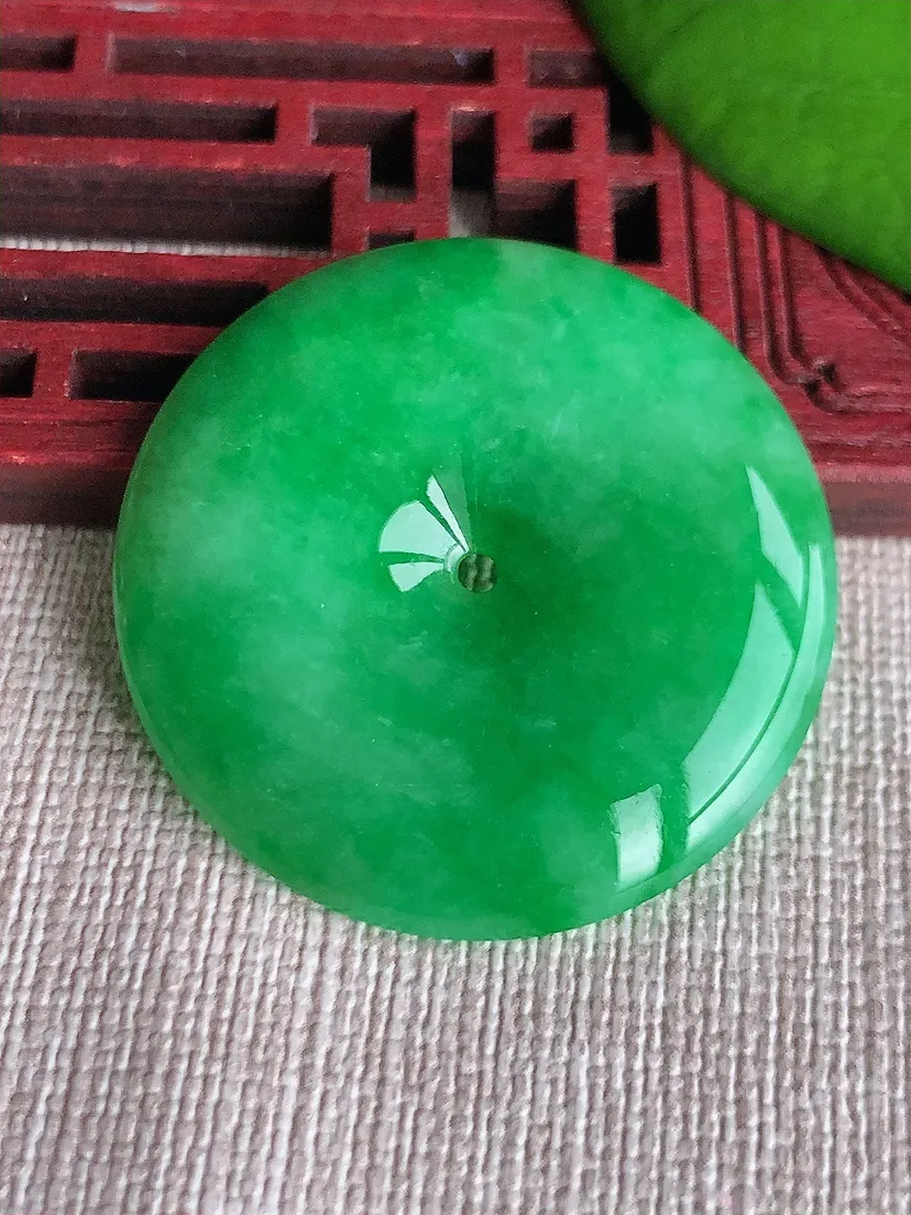 天然A货翡翠阳绿大平安扣吊坠尺寸34.8×5m量13.40g 0617