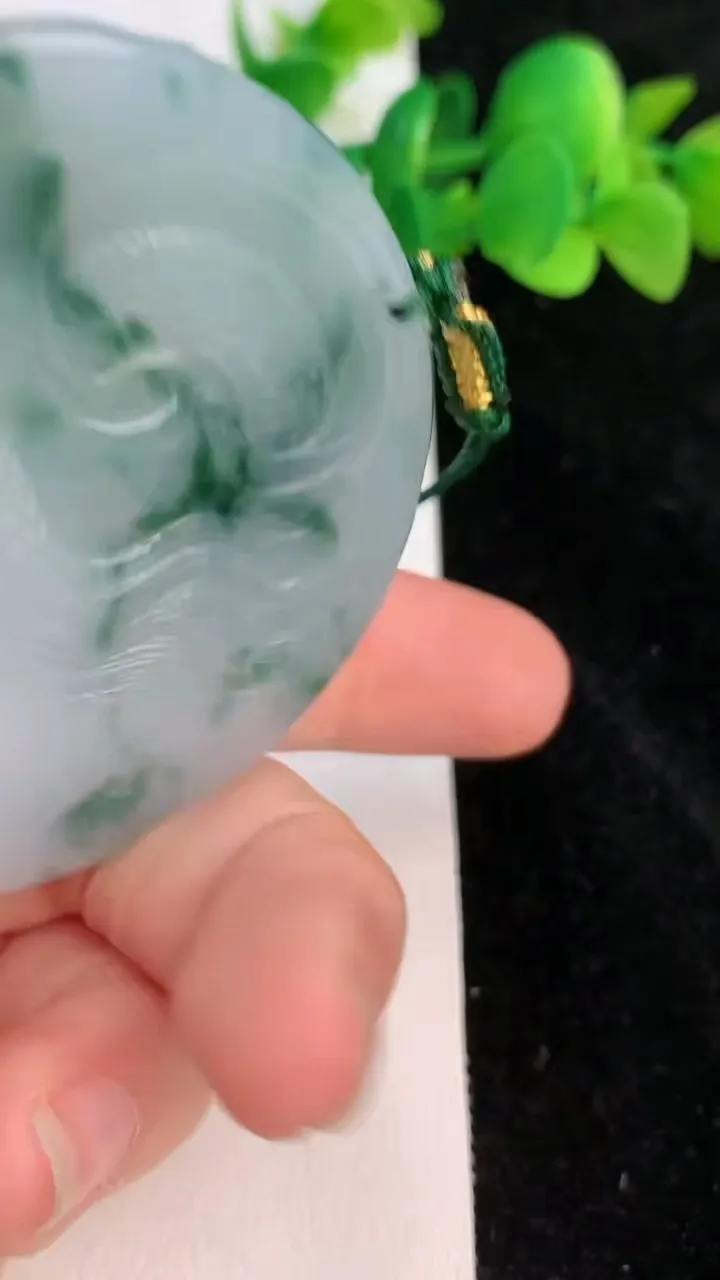 天然A货翡翠飘花龙牌吊坠，尺寸53.8-11.7，重量:57.10g
6月18日