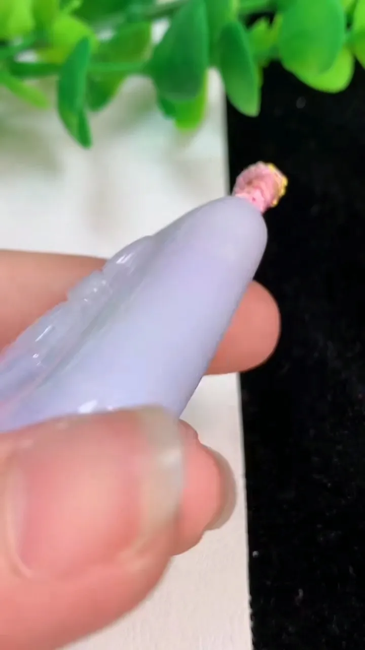 天然A货翡翠紫罗兰无相观音吊坠，尺寸45.3-35.7-12.3，重量:33.04g
6月18日