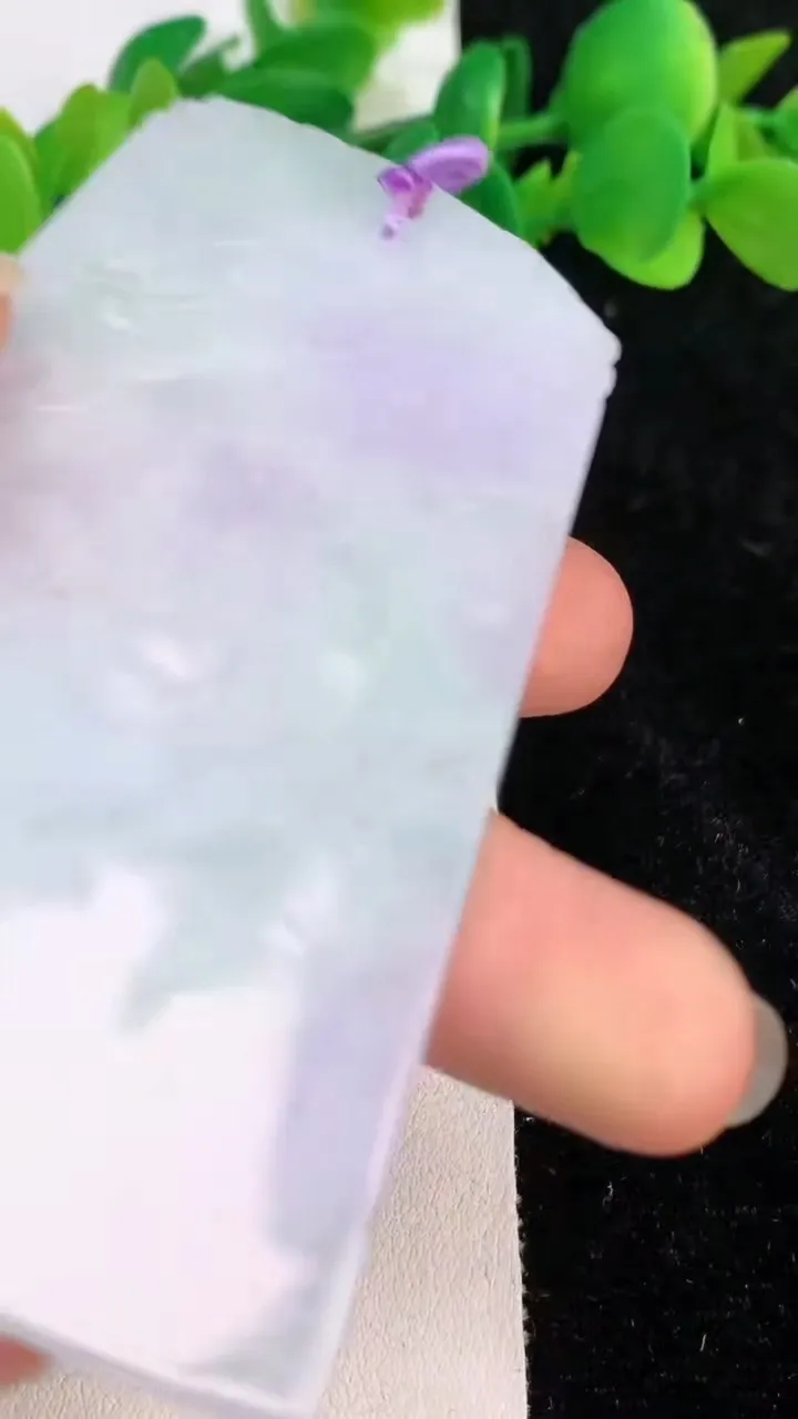 天然A货翡翠春带彩紫罗兰普贤菩萨吊坠，尺寸77.4-45.5-6，重量:46.08g
6月18日