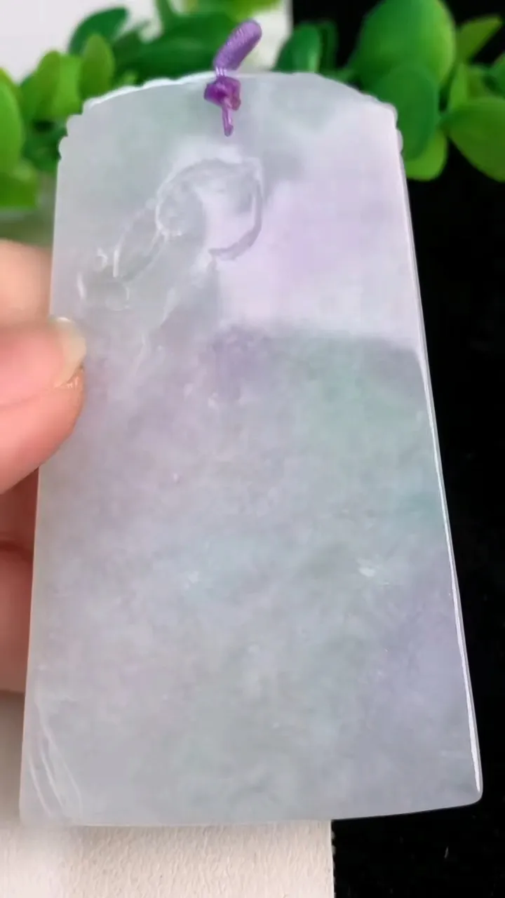 天然A货翡翠春带彩紫罗兰普贤菩萨吊坠，尺寸77.4-45.5-6，重量:46.08g
6月18日