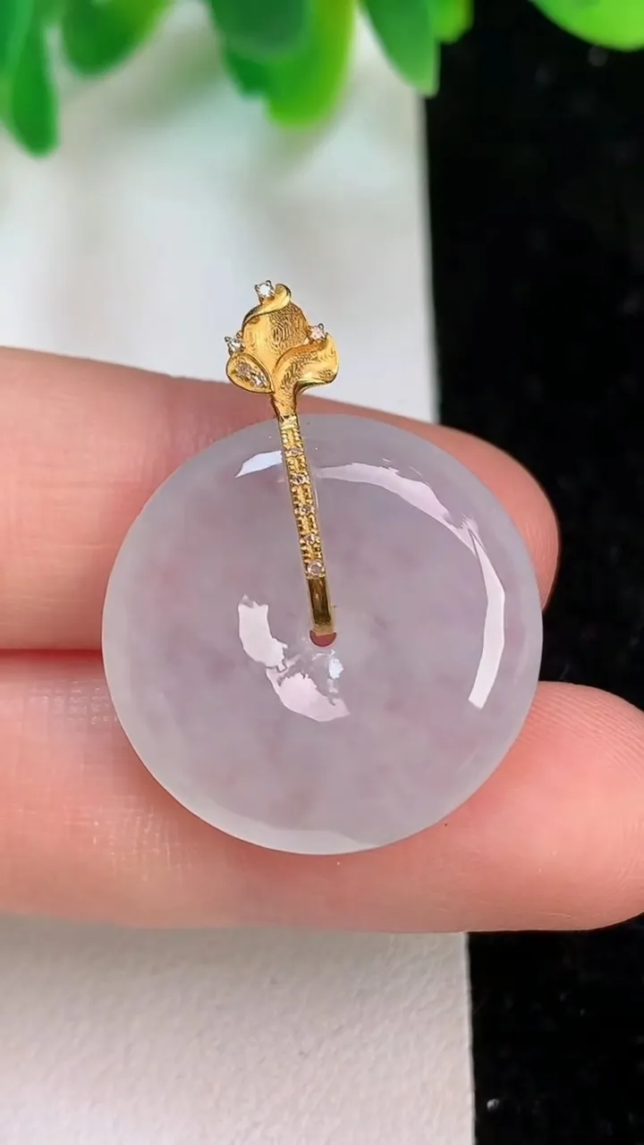 天然A货翡翠平安扣吊坠，尺寸22.3-4.7，重量:5.20g
6月18日