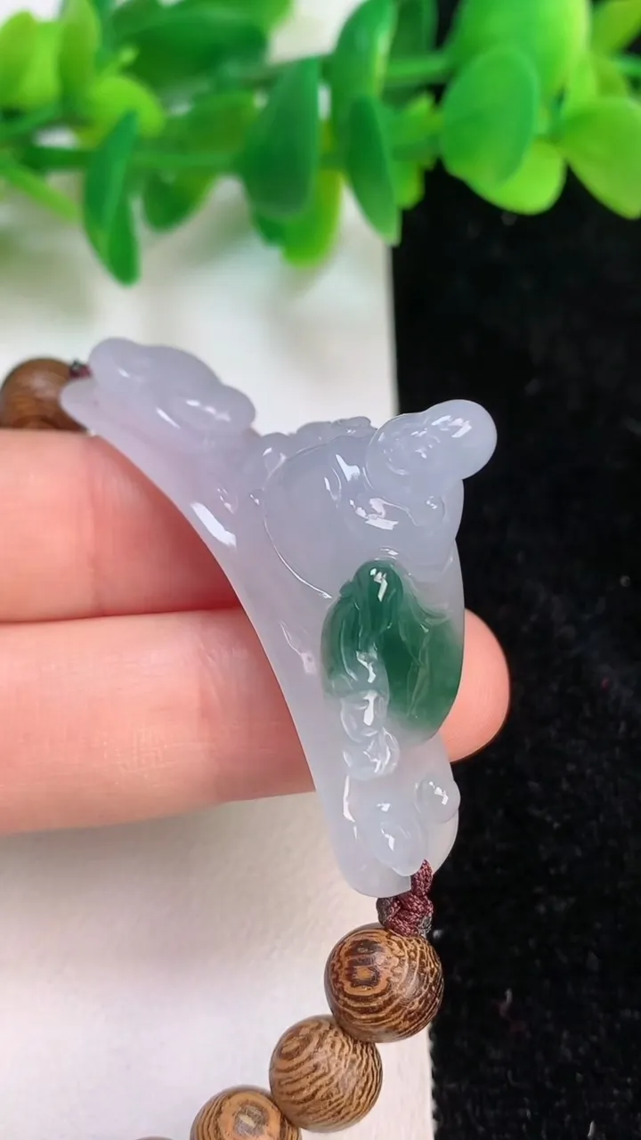 天然A货翡翠逍遥佛手串，尺寸49.4-12.5-22，重量:18.88g6月18日
工厂直销收藏佳品,种好水足，色泽均匀，有种有色，上手高大气！