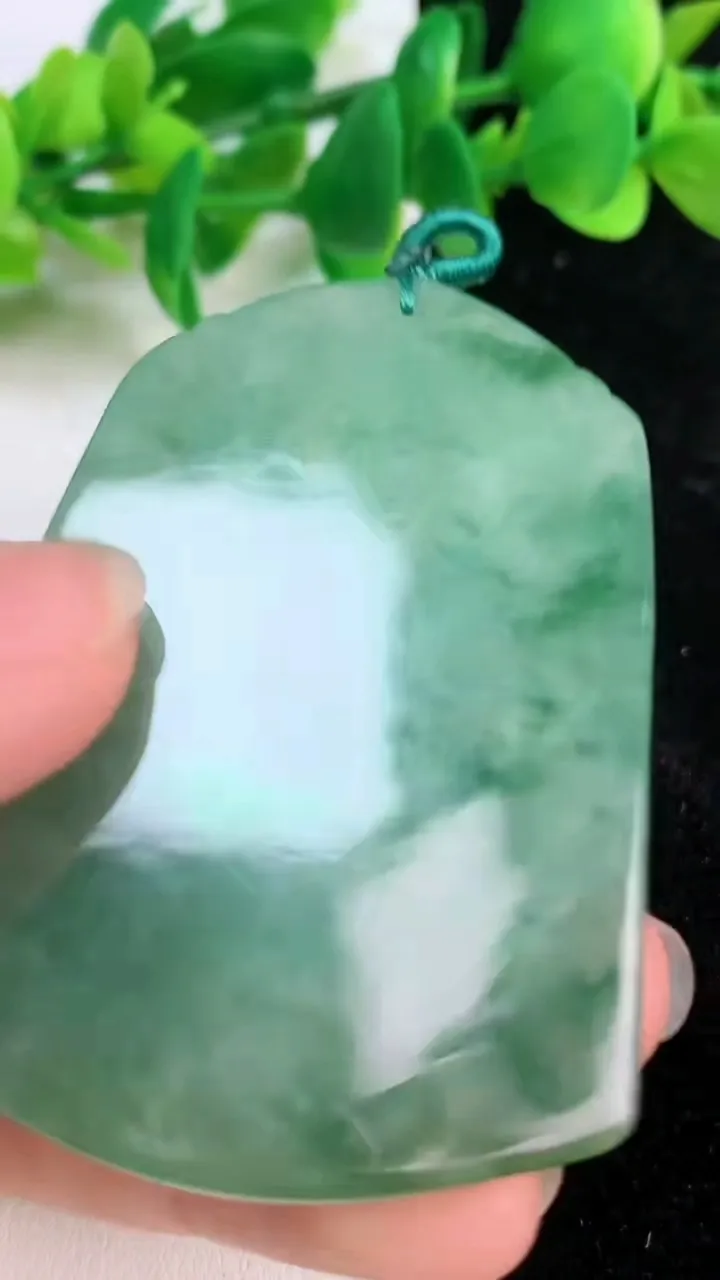 天然A货翡翠文殊菩萨吊坠，尺寸61.7-43-5.2，重量:33.38g
6月18日
