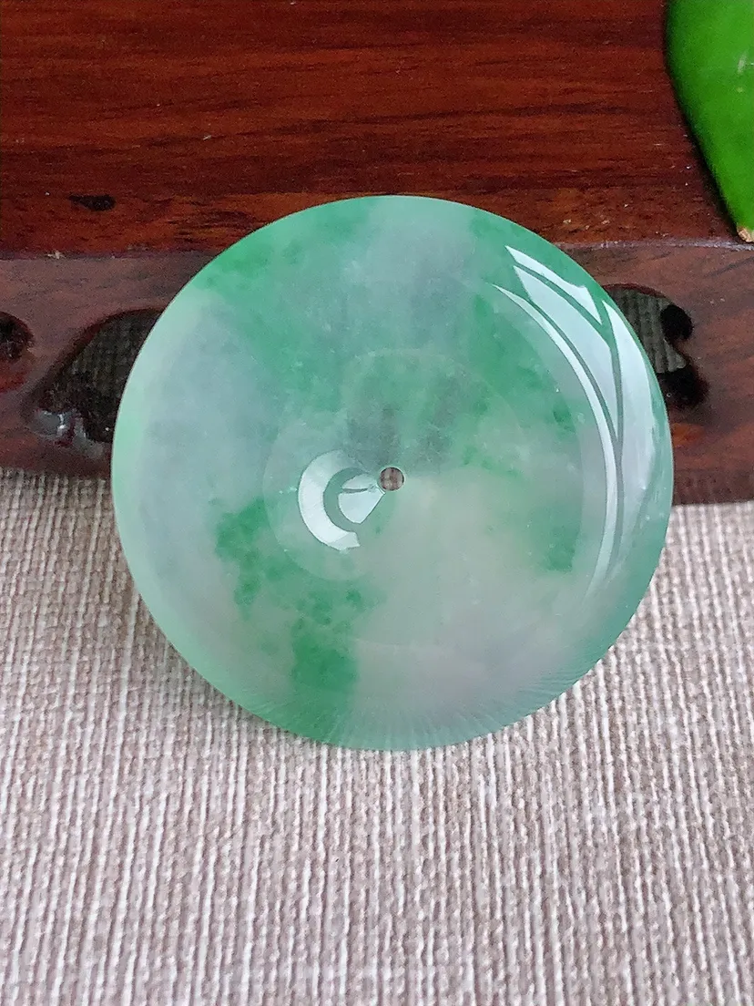 天然A货翡翠飘花大平安扣吊坠尺寸35.7×5.6m量15.35g 0617