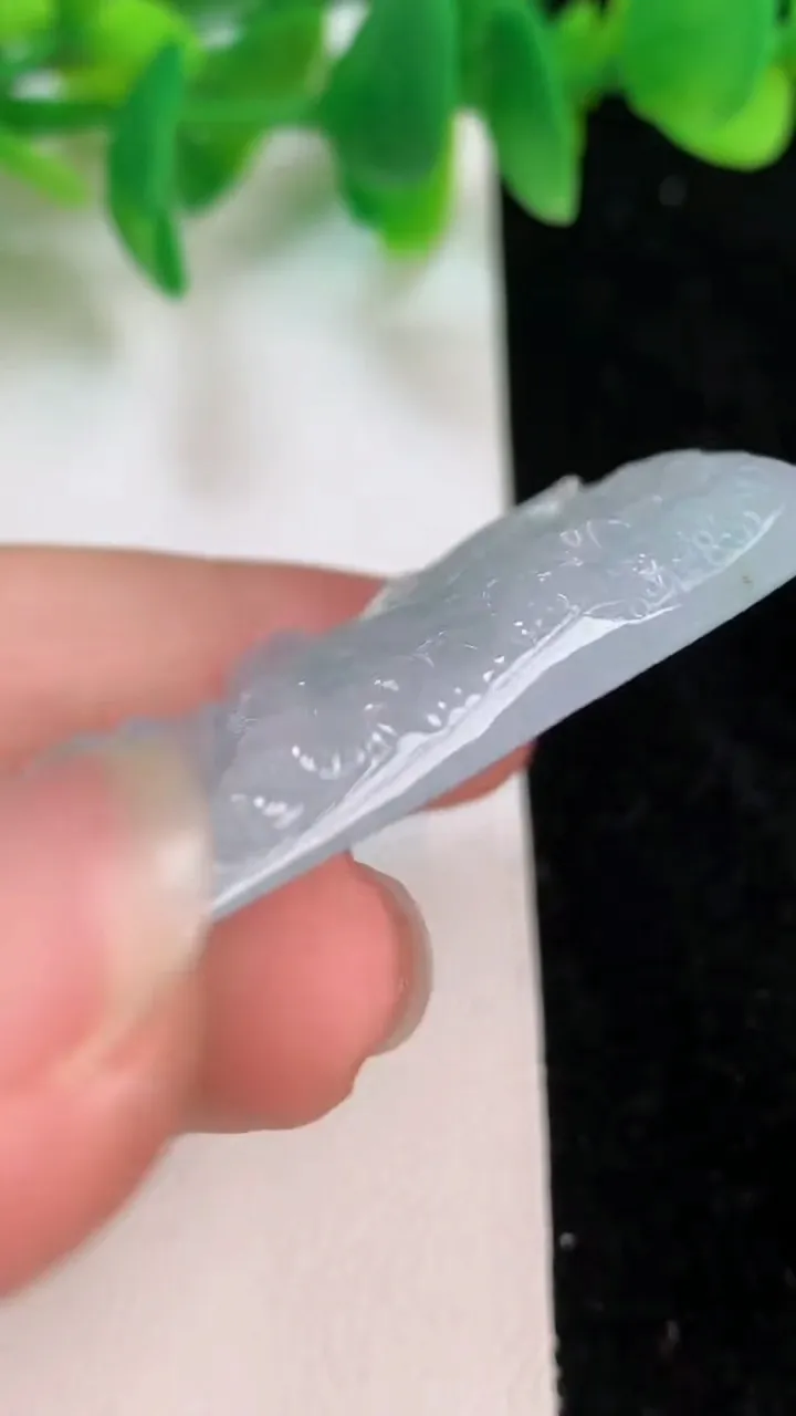 天然A货翡翠龙牌吊坠，尺寸54.5-30.6-4.4，重量:19.11g
6月18日