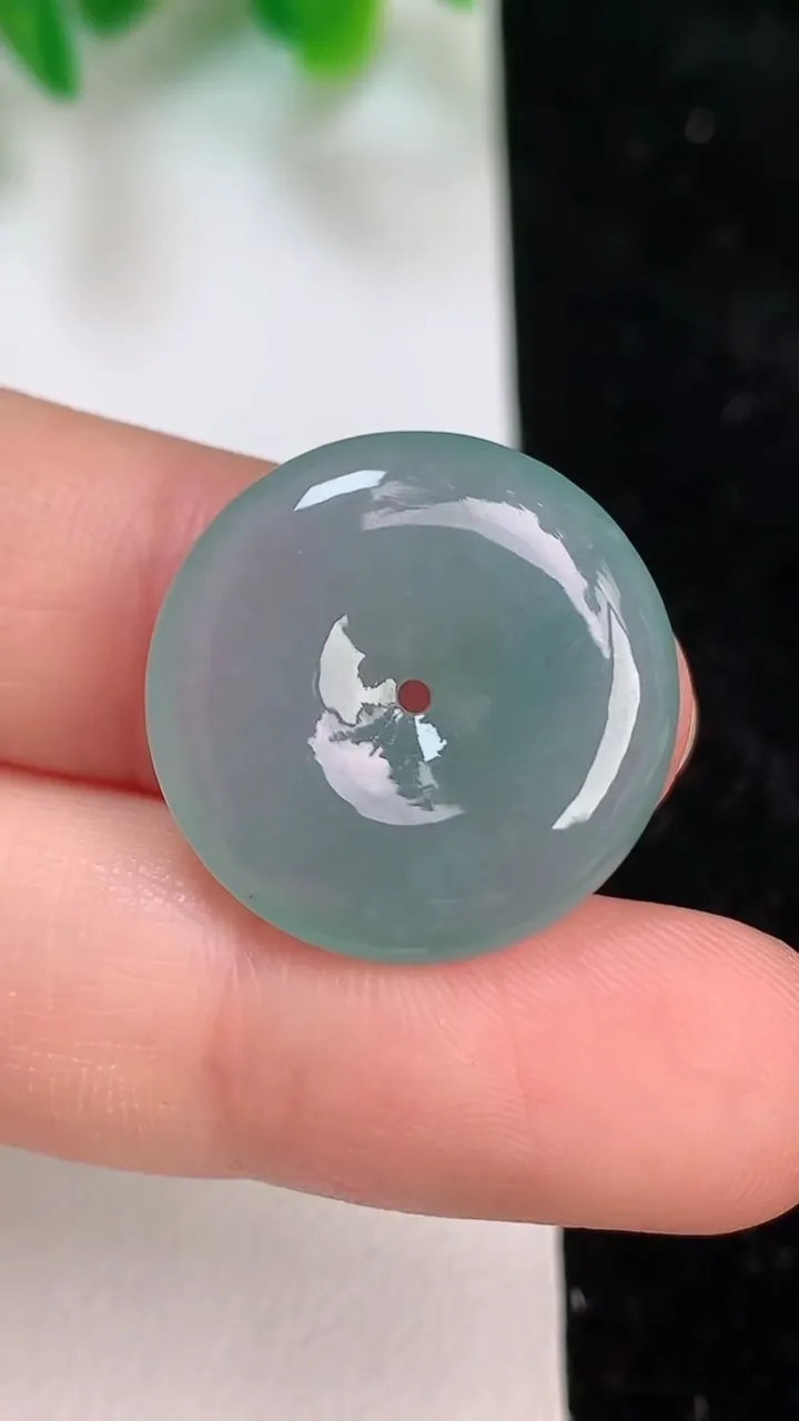 天然A货翡翠飘花平安扣吊坠，尺寸20.5-4.6，重量:4.00g
6月18日
