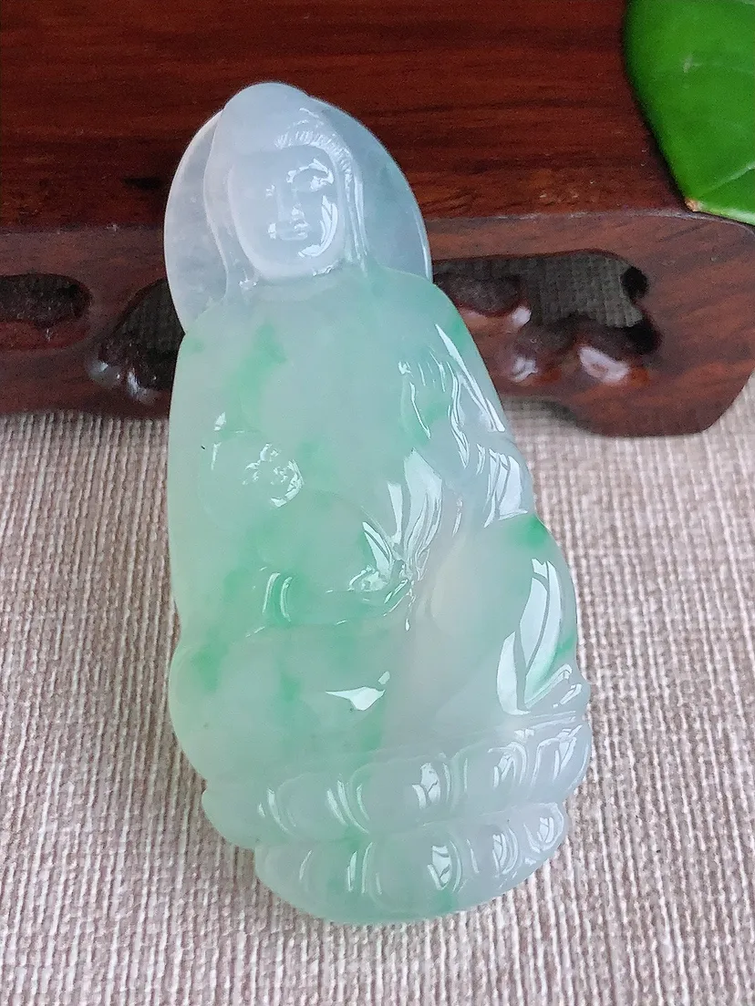 天然A货翡翠飘绿送子观音吊坠尺寸62×39.2×6.5m量24.34g 0617