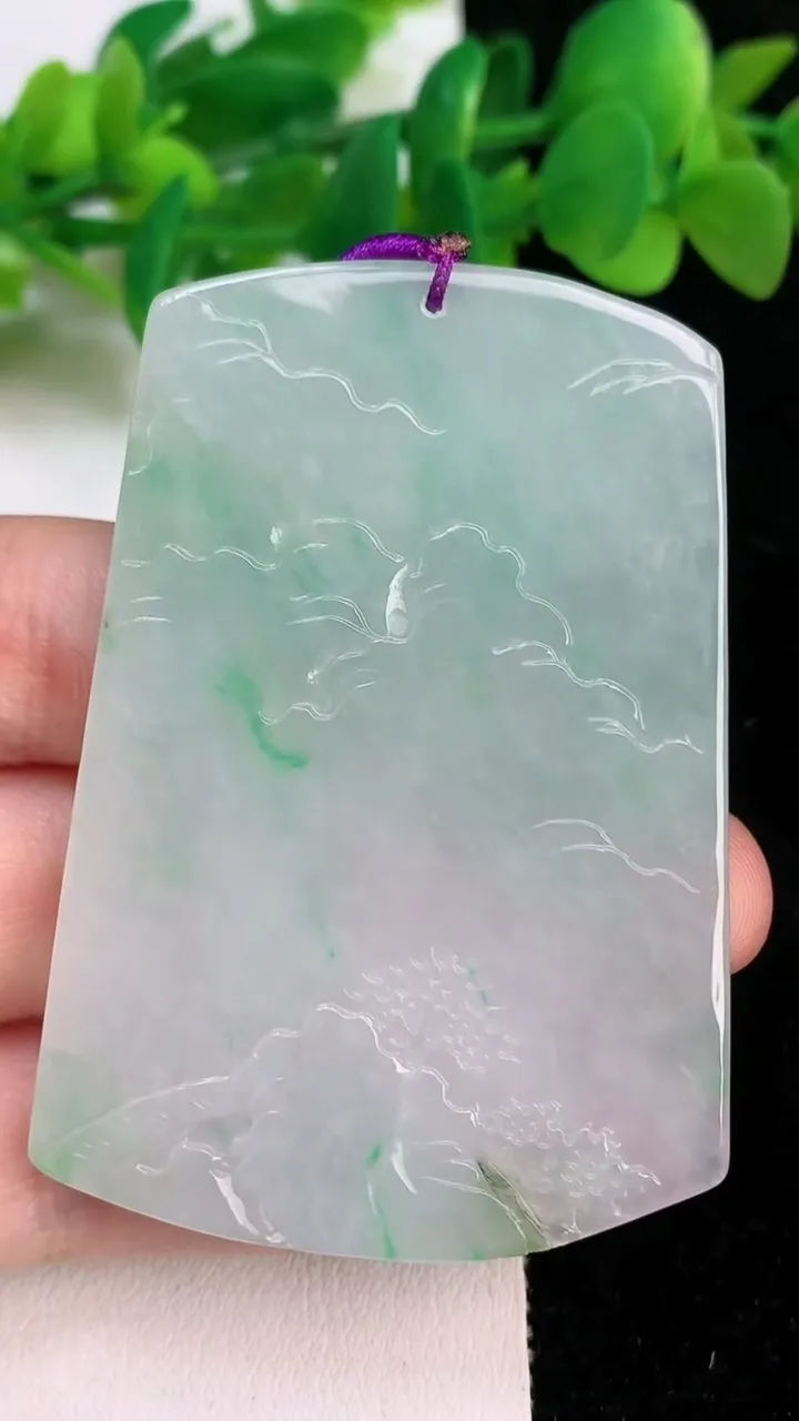 天然A货翡翠山水牌吊坠，尺寸62.2-43.6-5，重量:32.16g
6月18日