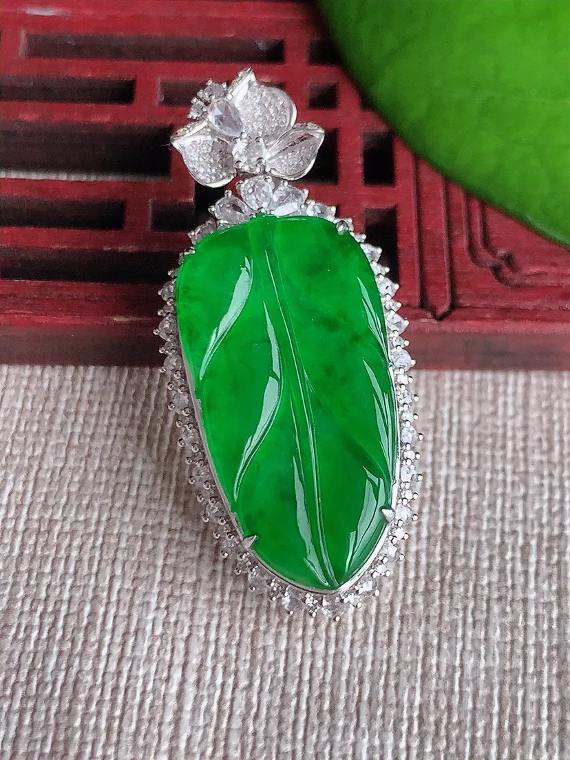 天然A货翡翠18K金伴阳绿叶子金枝玉叶吊坠尺寸38.7×17.2×10裸石26×13.5m量6.70g 0617