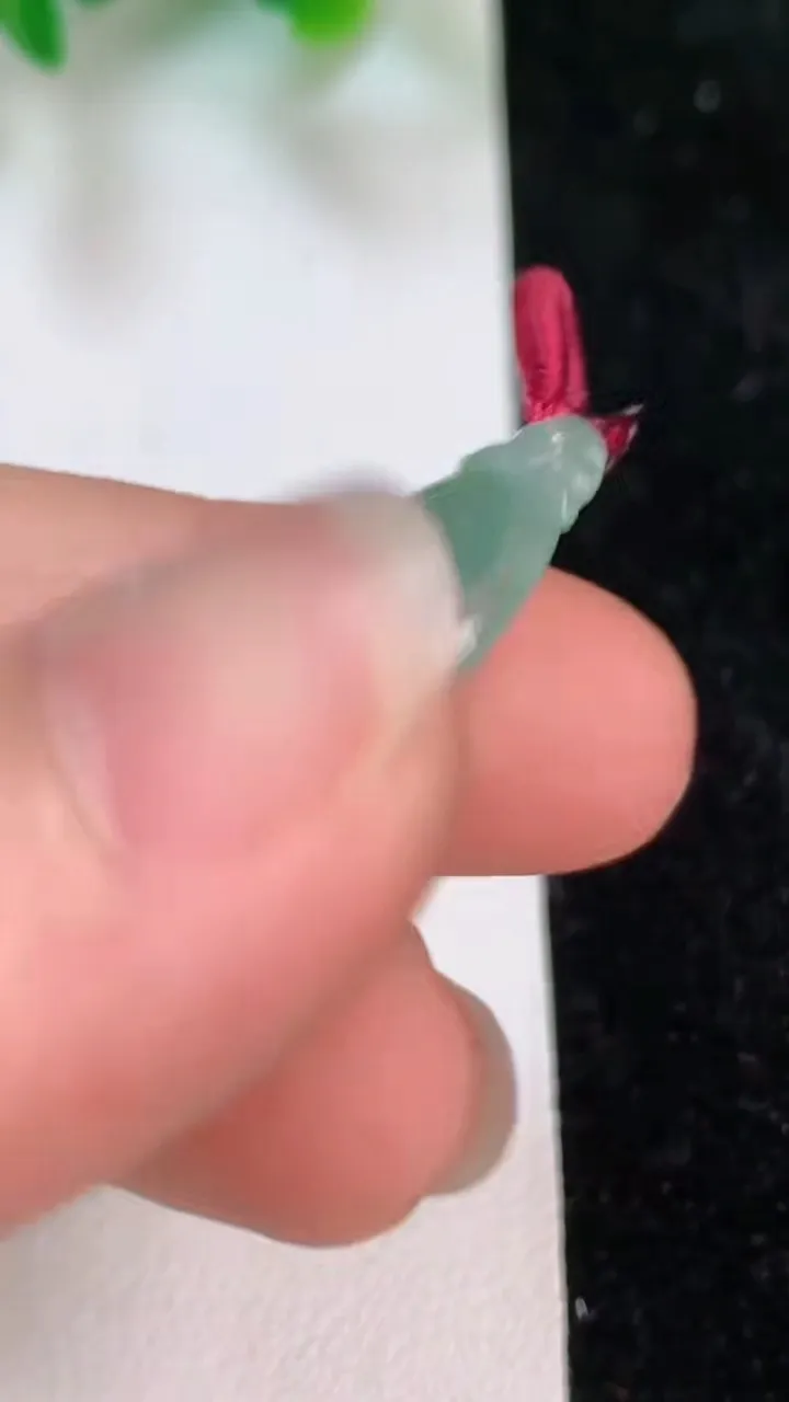 天然A货翡翠葫芦吊坠，尺寸31-16.8-5.5，重量:5.09g
6月18日