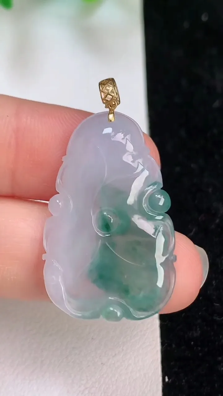 天然A货翡翠18k金飘花和和美美 荷花吊坠，尺寸30-19.2-2.8，重量:4.18g
6月18日