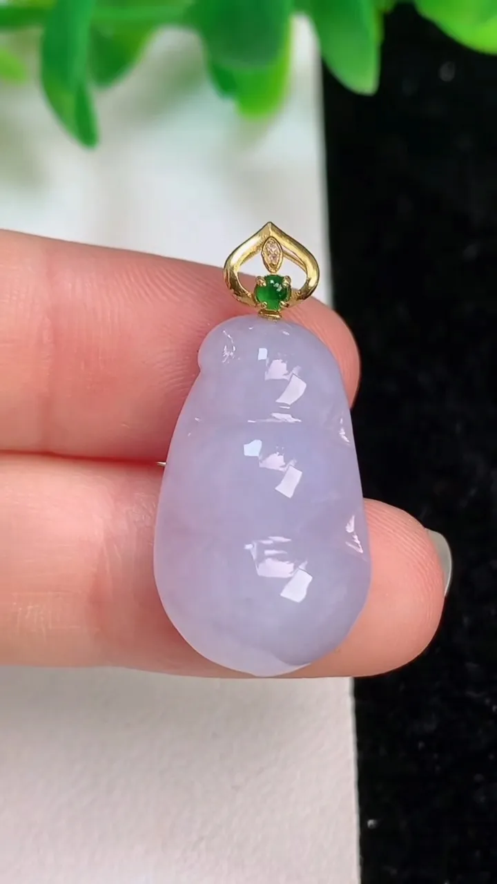 天然A货翡翠18k金紫罗兰福豆吊坠，尺寸25-14.6-6.8，重量:4.20g
6月18日