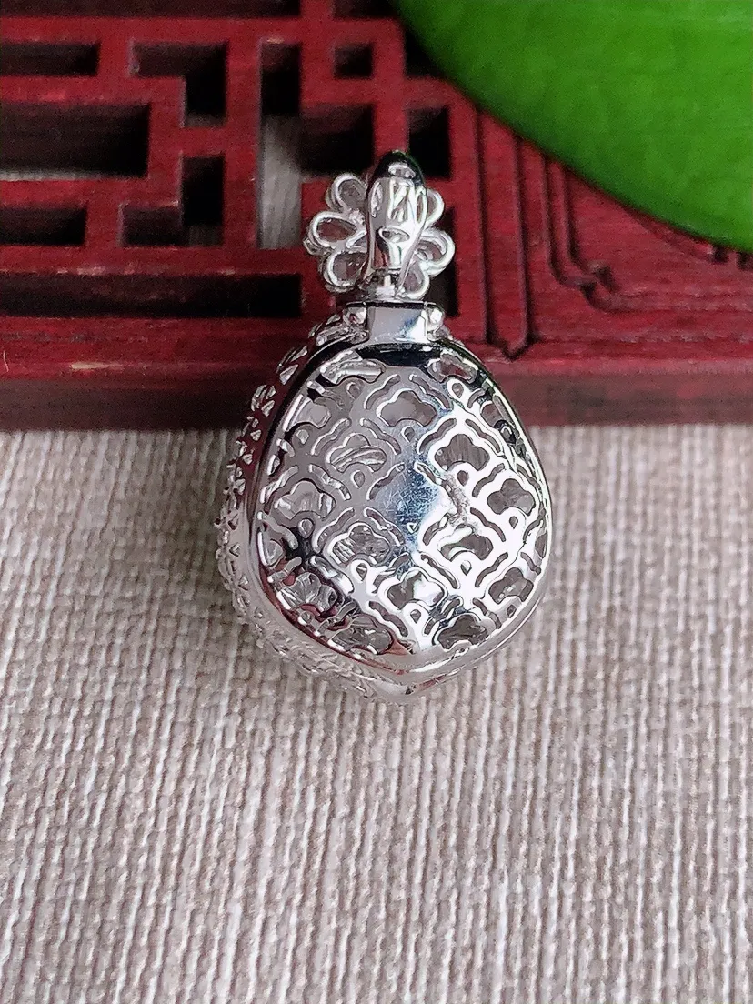 天然A货翡翠18K金伴阳绿葫芦吊坠尺寸28.4×17.2×12.4裸石13.6×13.2m量6.28
