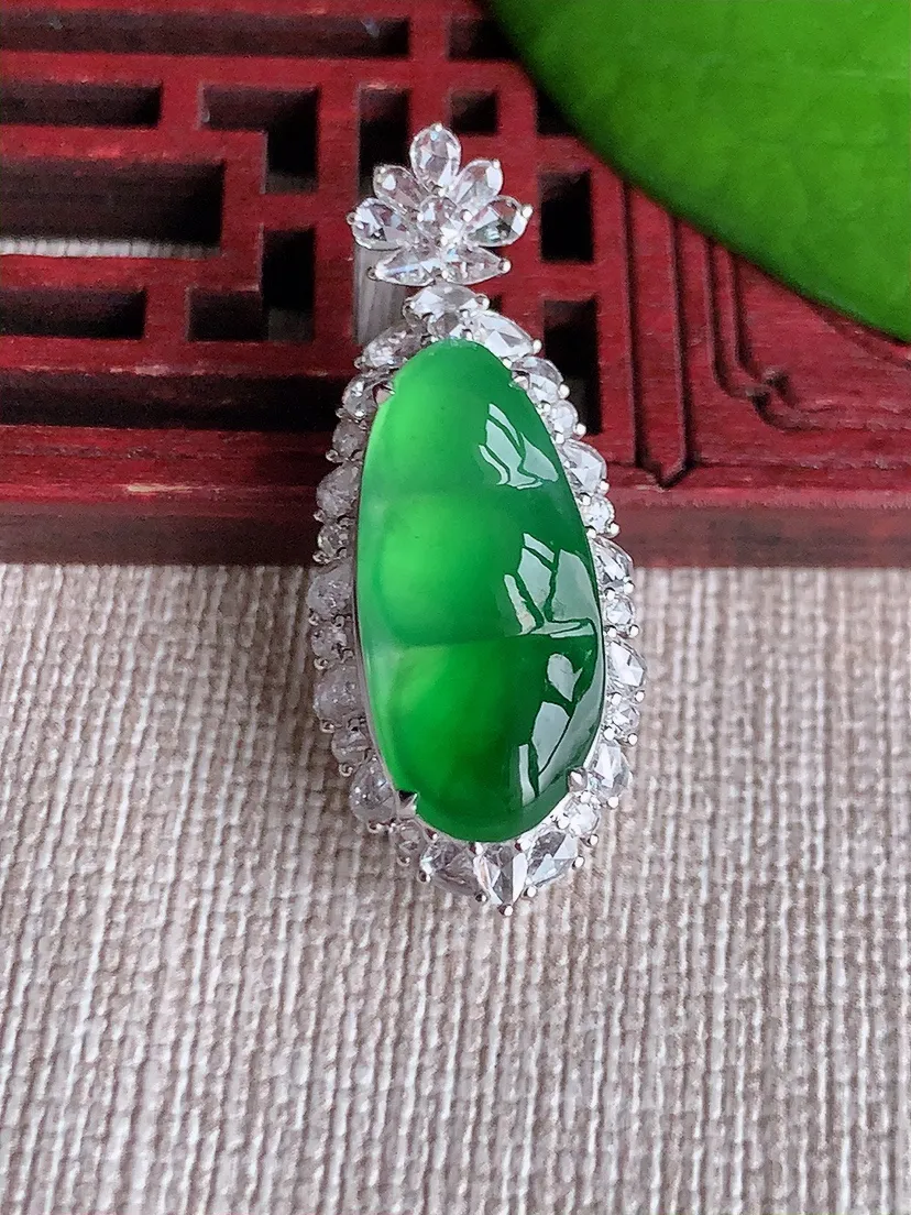 天然A货翡翠18K金伴阳绿四季豆福豆平安豆吊坠尺寸33.2×14×10.4裸石20.4×9.6m量5.08g 0617