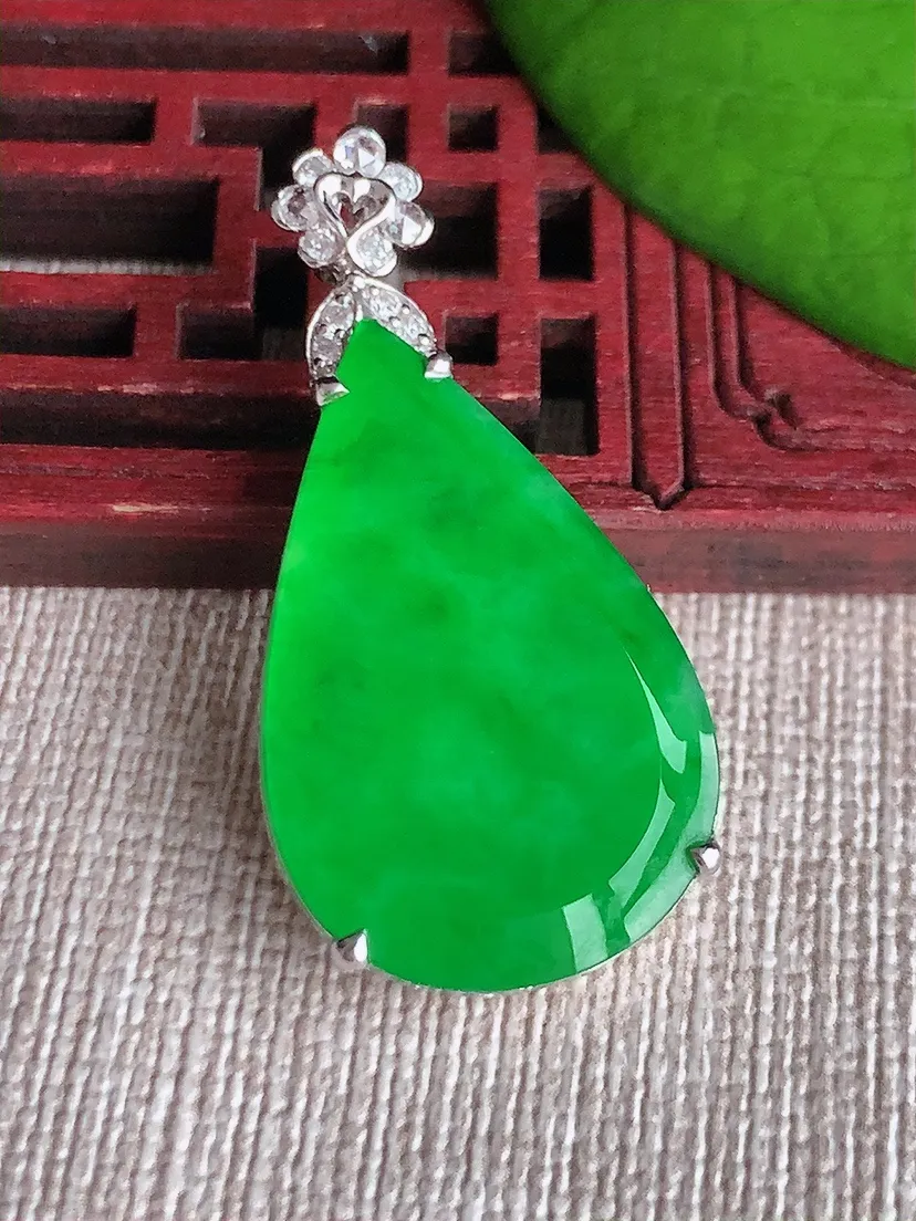 天然A货翡翠18K金伴阳绿水滴吊坠尺寸38×28.6×18.5×6.3m量7.42g 0617