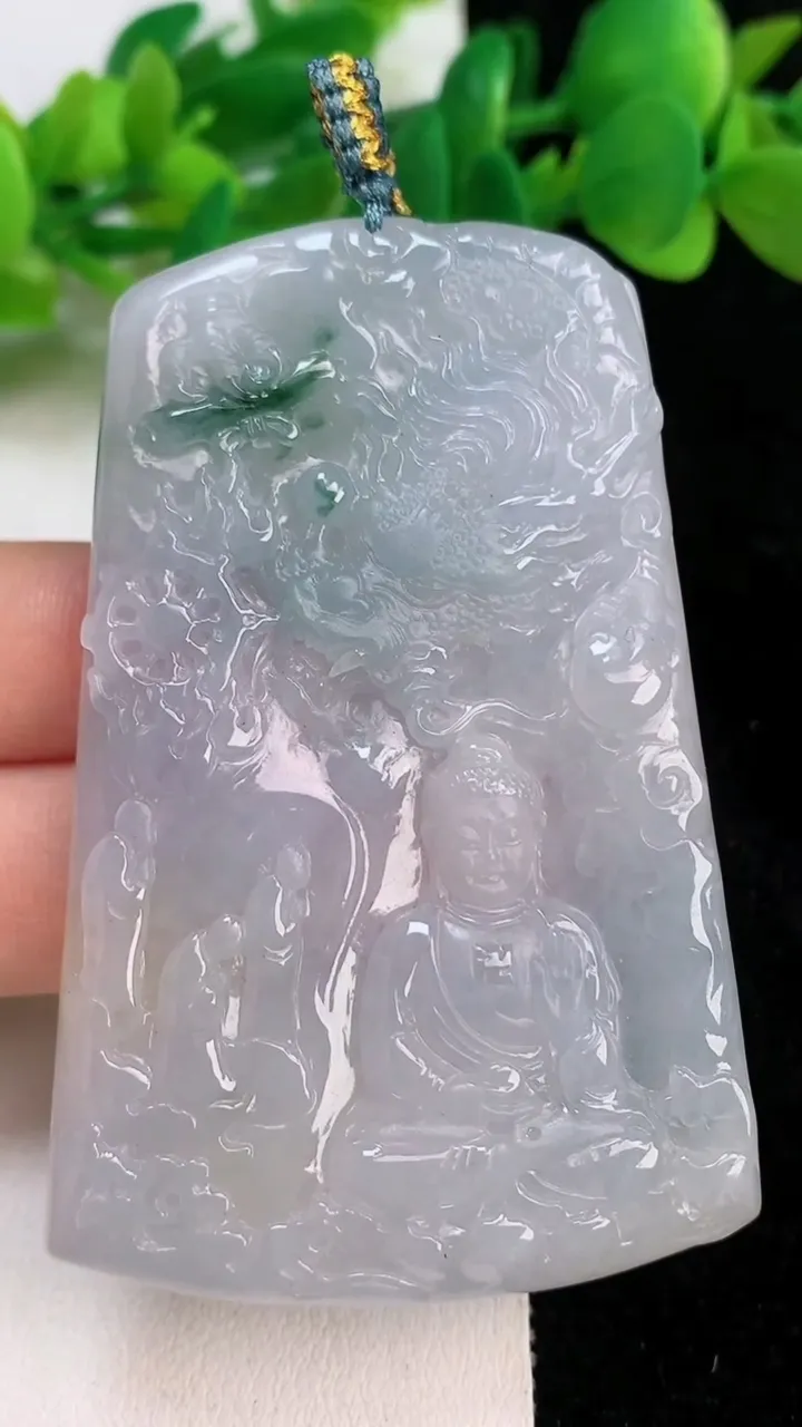 天然A货翡翠一念之间吊坠，尺寸68.3-43.5-5.4，重量:35.03g
6月18日