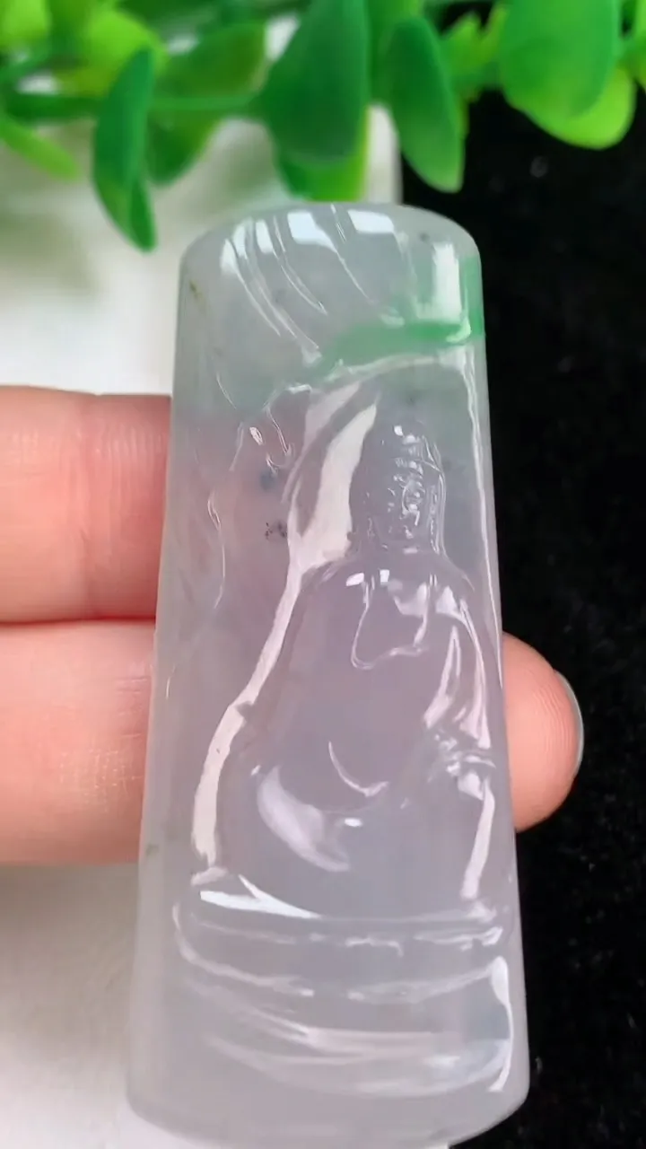天然A货翡翠观音菩萨吊坠，尺寸56.8-22-4.2，重量:16.55g
6月18日
