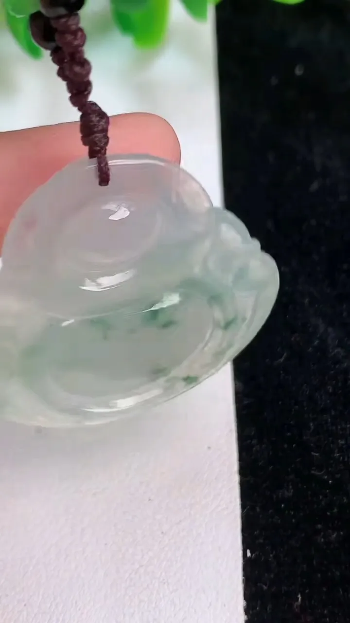 天然A货翡翠飘花佛公吊坠，尺寸34-37，重:11.76g
6月18日
