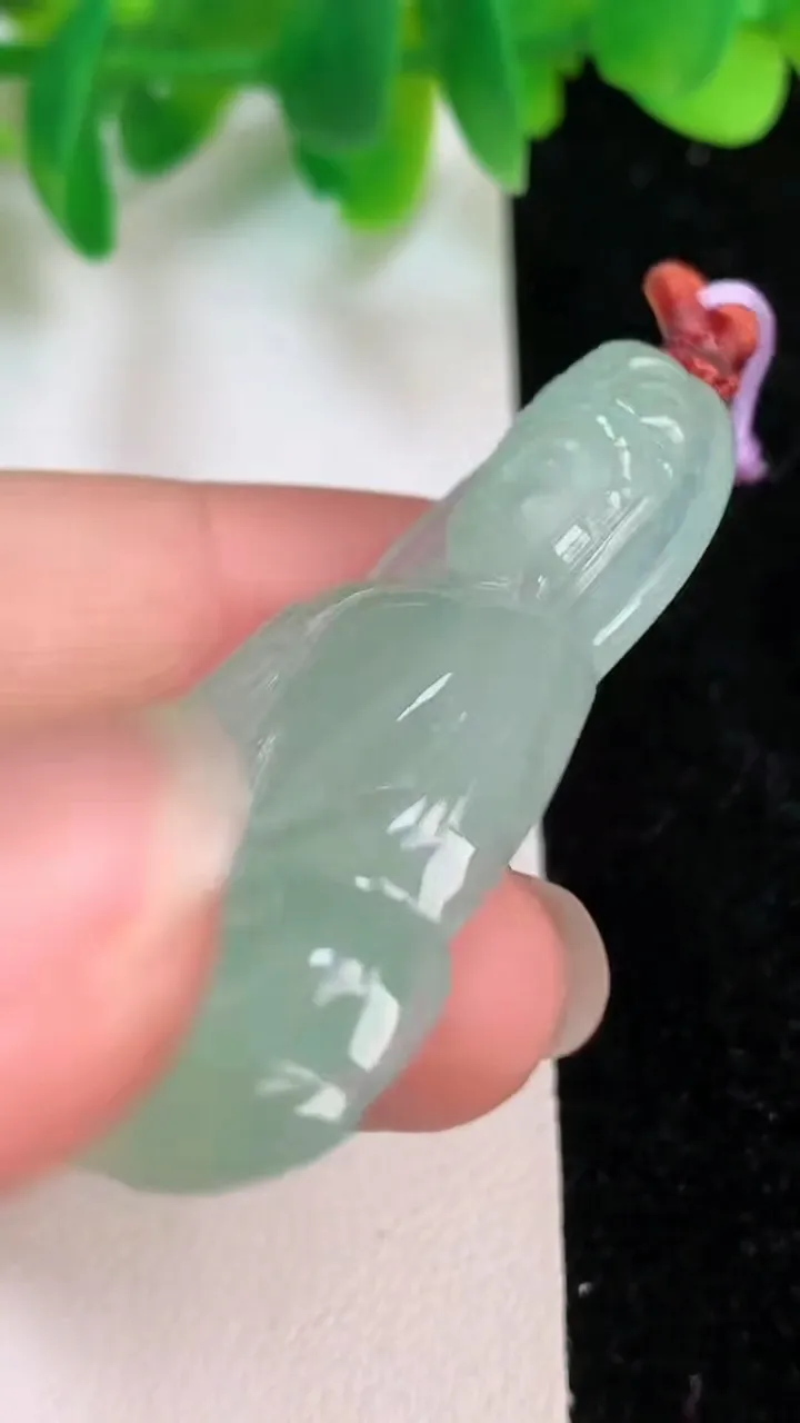 天然A货翡翠观音菩萨吊坠，尺寸47.3-27.5-5.4，重量:13.16g
6月18日