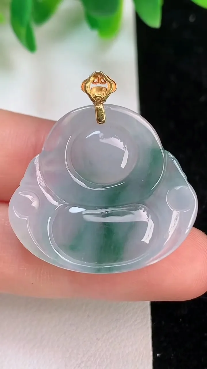 天然A货翡翠18k金飘花佛公吊坠，尺寸26.8-29.7-5，重量:6.31g
6月18日
