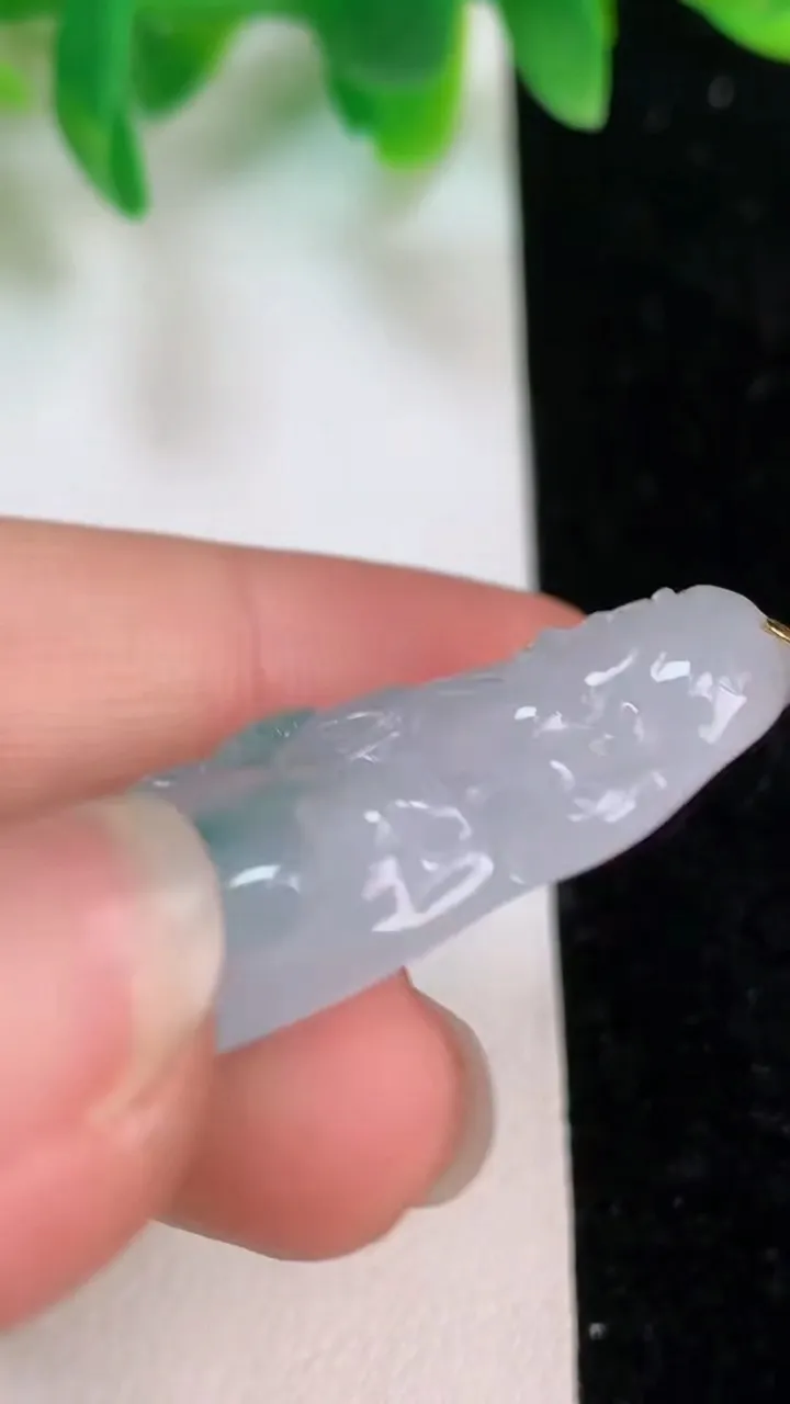 天然A货翡翠18k金飘花财神爷吊坠，尺寸38.4-18.4-5.8，重量:8.33g
6月18日