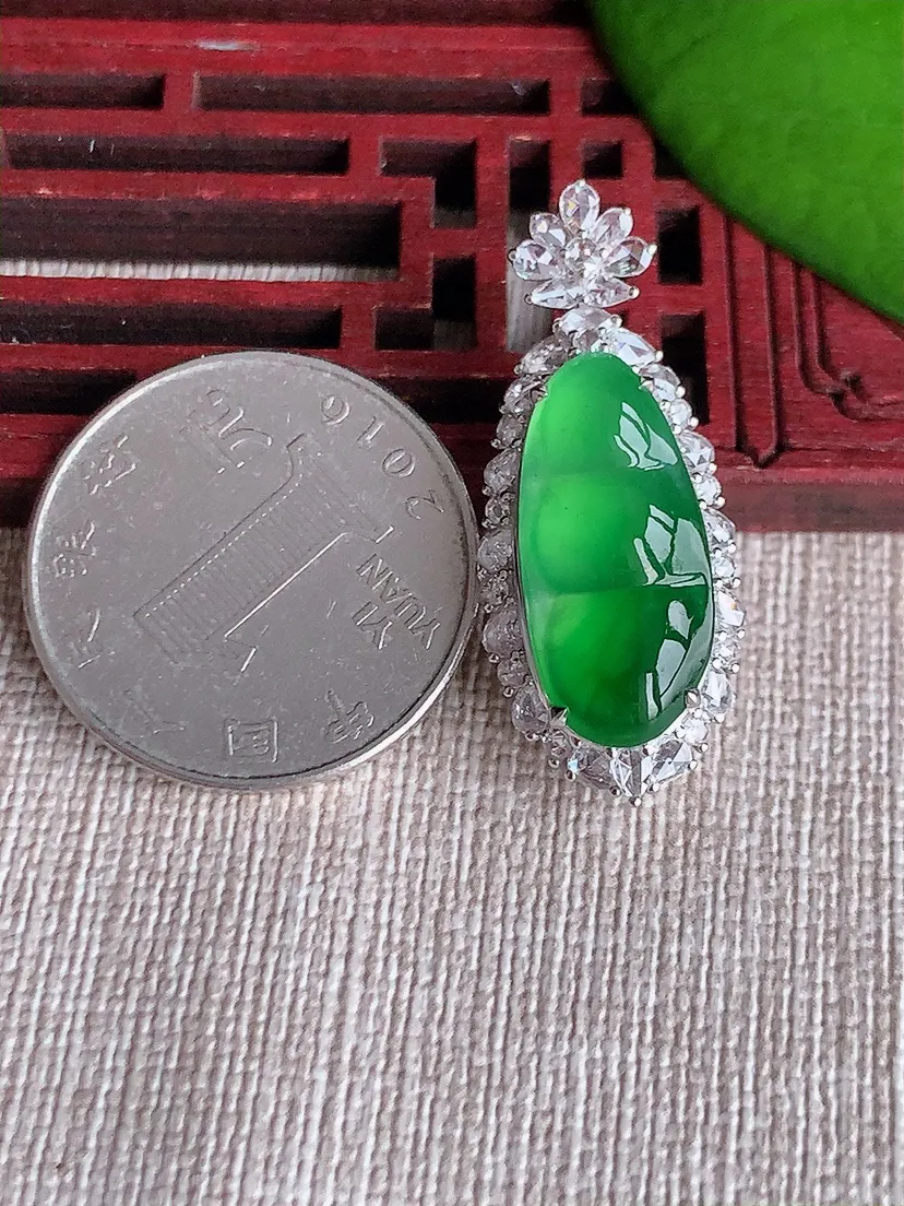 天然A货翡翠18K金伴阳绿四季豆福豆平安豆吊坠尺寸33.2×14×10.4裸石20.4×9.6m量5.08g 0617