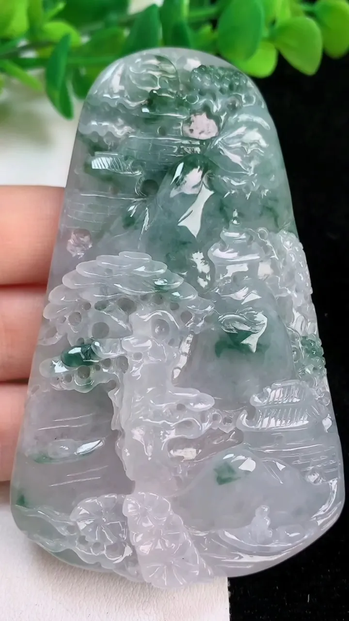 天然A货翡翠飘花山水牌吊坠，尺寸83.5-53-12，重:84.99g
6月18日