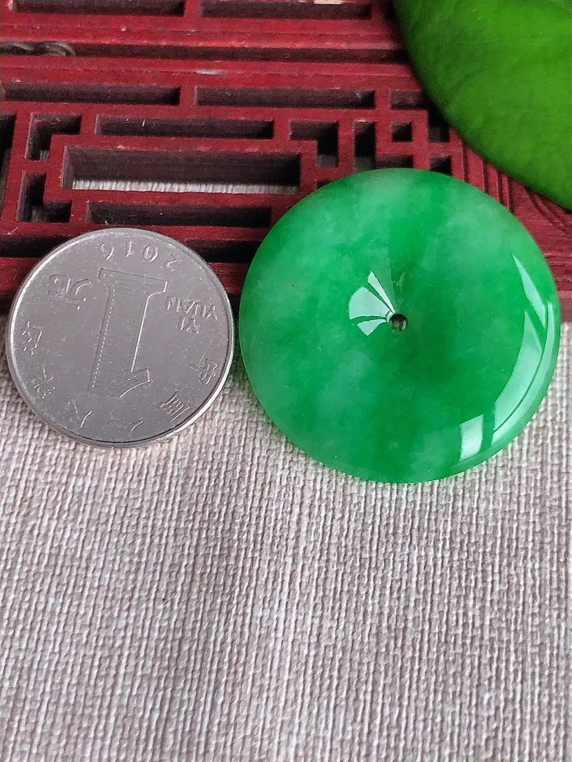 天然A货翡翠阳绿大平安扣吊坠尺寸34.8×5m量13.40g 0617