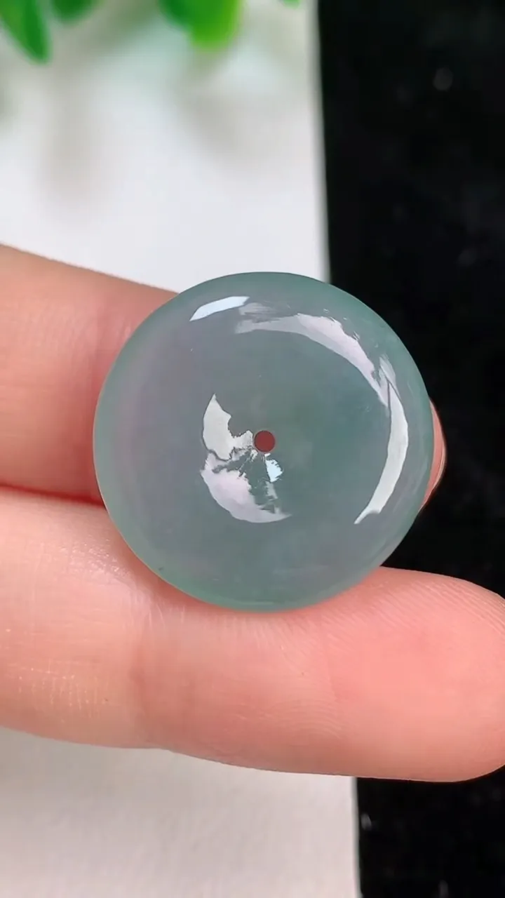 天然A货翡翠飘花平安扣吊坠，尺寸20.5-4.6，重量:4.00g
6月18日