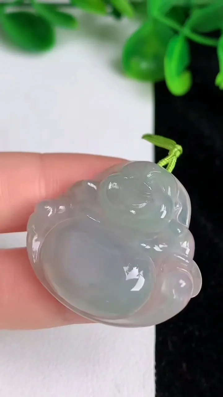 天然A货翡翠冰种飘花佛公吊坠，尺寸30-33-6，重量:8.48g
6月19日