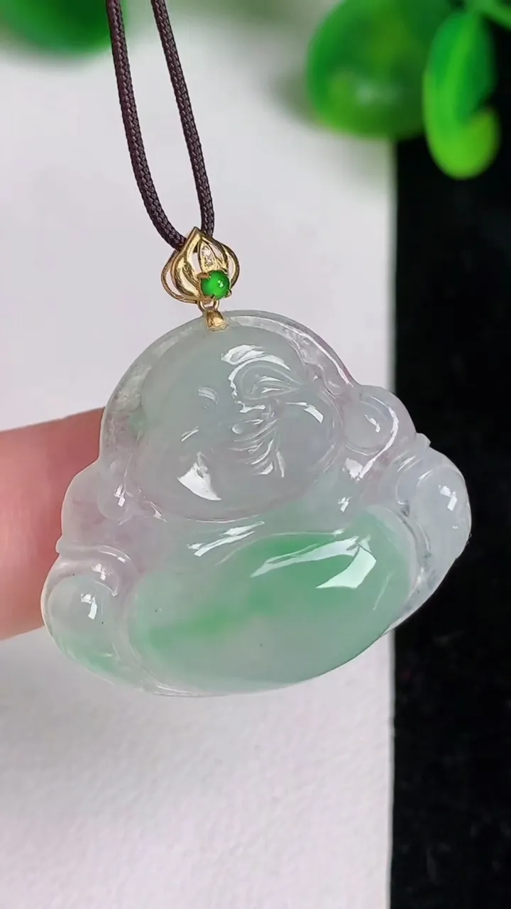 天然A货翡翠佛公吊坠，尺寸26.2-29.7-4.8，重量:5.86g
6月19日