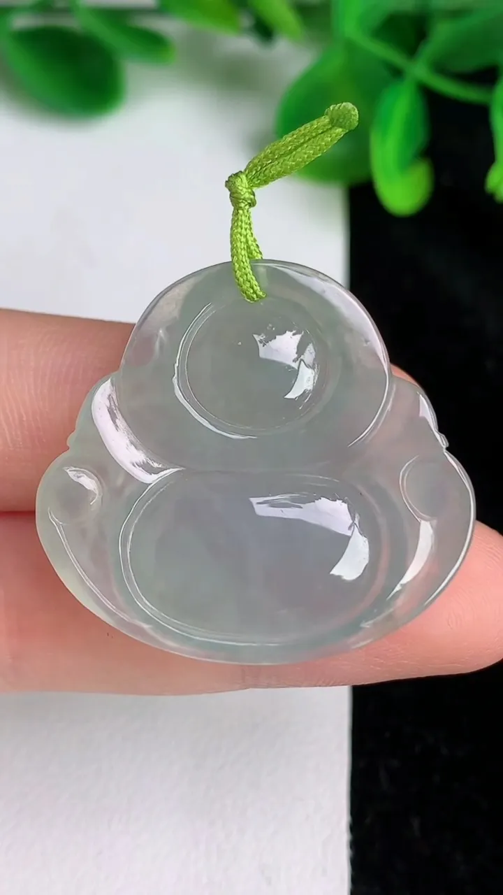 天然A货翡翠冰种飘花佛公吊坠，尺寸30-33-6，重量:8.48g
6月19日