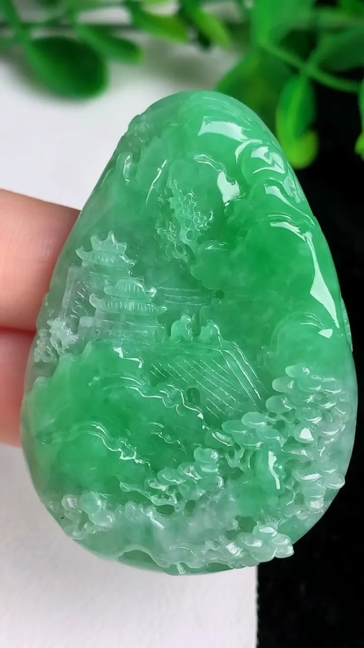 天然A货翡翠山水牌吊坠，尺寸54.2-38-8.2，重量:33.23g
6月19日