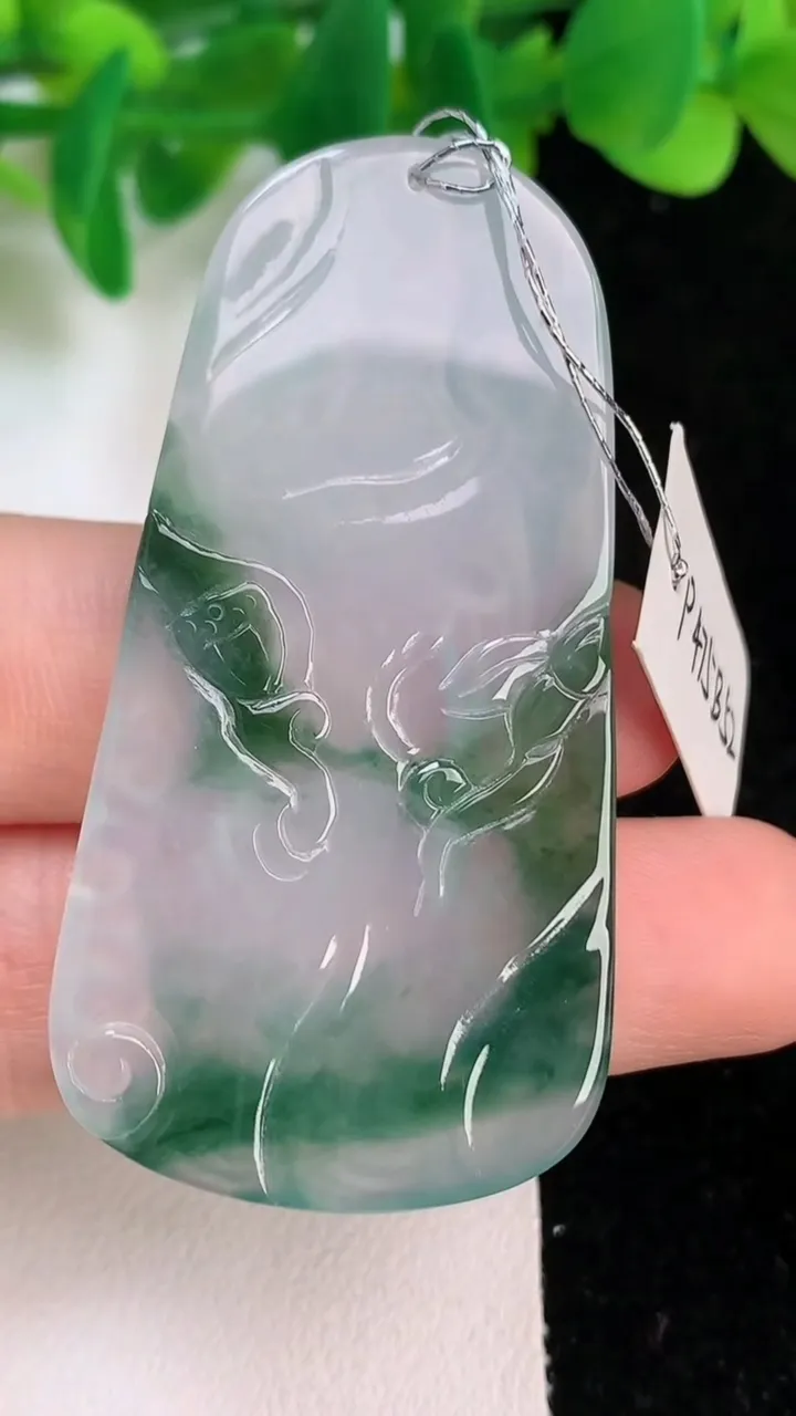 天然A货翡翠大势至观音菩萨吊坠，尺寸53.6-28.4-4.3，重量:15.63g
6月19日