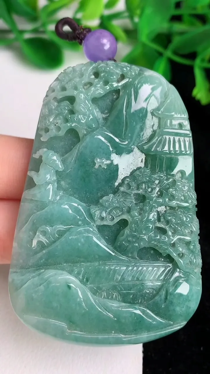 天然A货翡翠山水牌吊坠，尺寸66-45-9.5，重:61.17g
6月19日