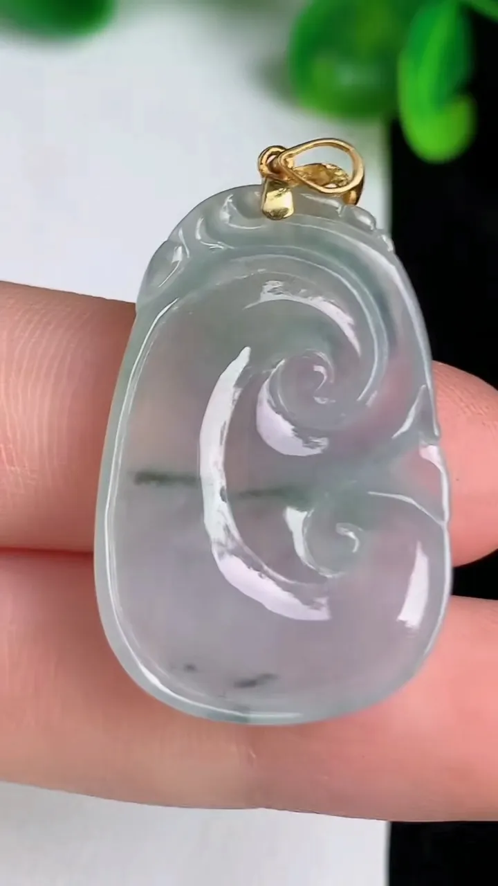 天然A货翡翠如意吊坠，尺寸30.2-20.6-4.1，重:5.50g
6月19日