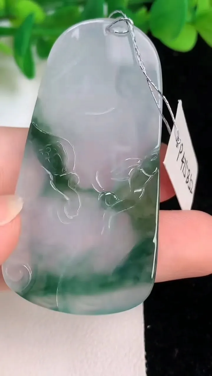天然A货翡翠大势至观音菩萨吊坠，尺寸53.6-28.4-4.3，重量:15.63g
6月19日