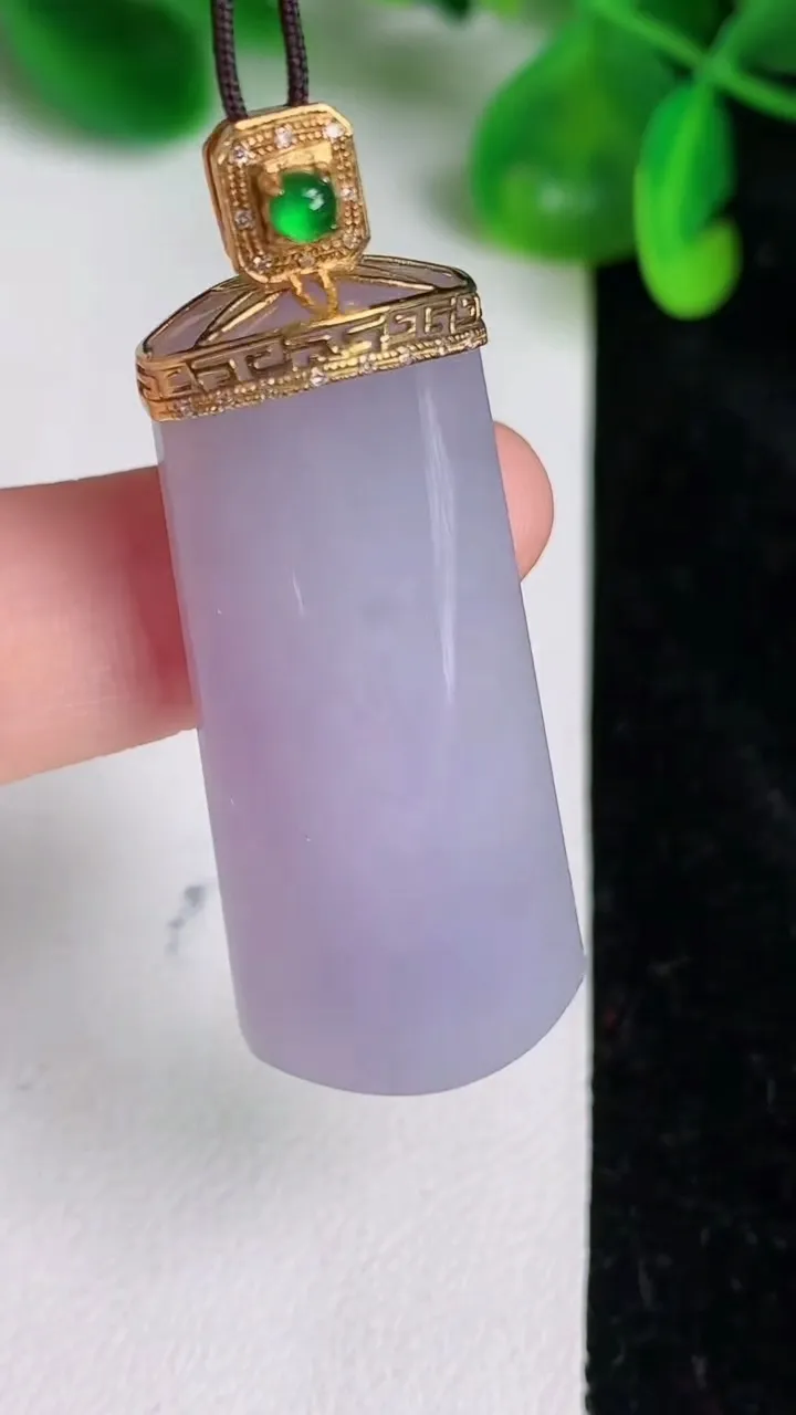 天然A货翡翠18k金紫罗兰无事牌吊坠，尺寸42.4-18-9.3，重量:16.40g
6月19日
