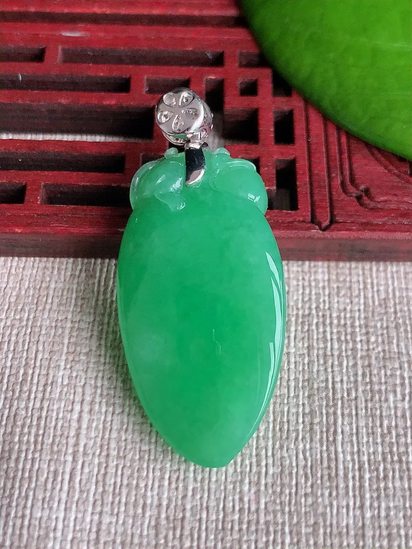 天然A货翡翠18K金伴满绿福瓜吊坠 尺寸42.7×36.3×18.3×10.7m量12.58g 06