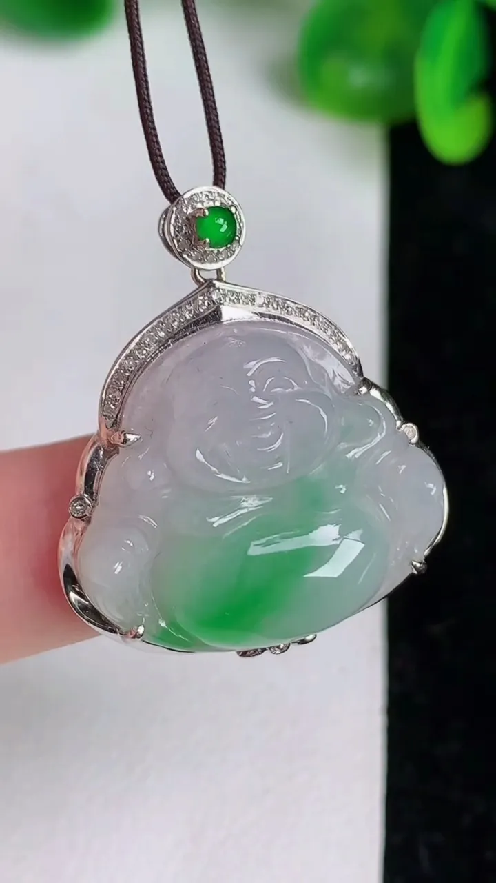 天然A货翡翠佛公吊坠，尺寸30-26-9.2，19.8-23.4重量:5.90g
6月19日