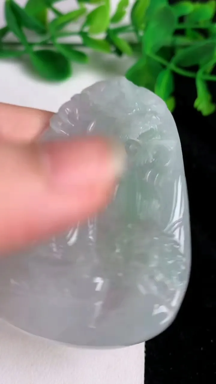 天然A货翡翠祥龙阿弥陀佛吊坠，尺寸64.6-46.2-7，重量:37.45g
6月19日