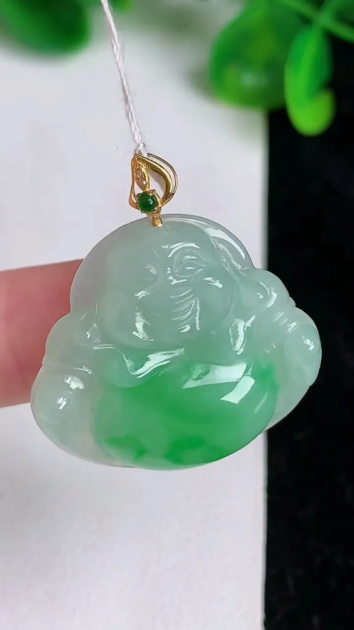 天然A货翡翠佛公吊坠，尺寸25.5-28.4-6，重量:6.26g
6月19日