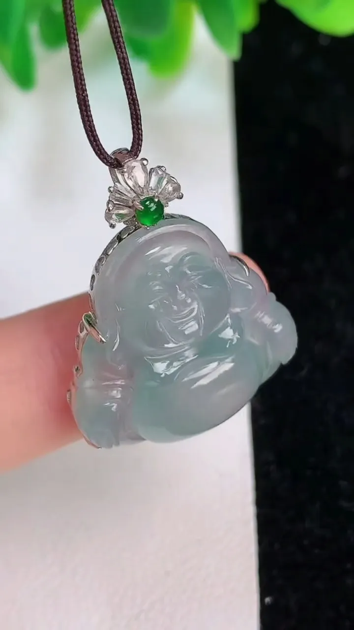 天然A货翡翠种飘花佛公吊坠，尺寸22-22.5-7.4，重量:5.03g
6月19日