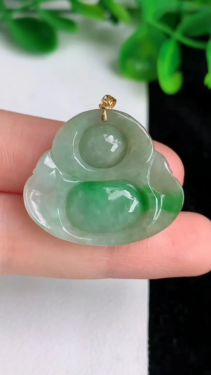天然A货翡翠佛公吊坠，尺寸25.2-29.1-6.3，重:6.39g
6月19日