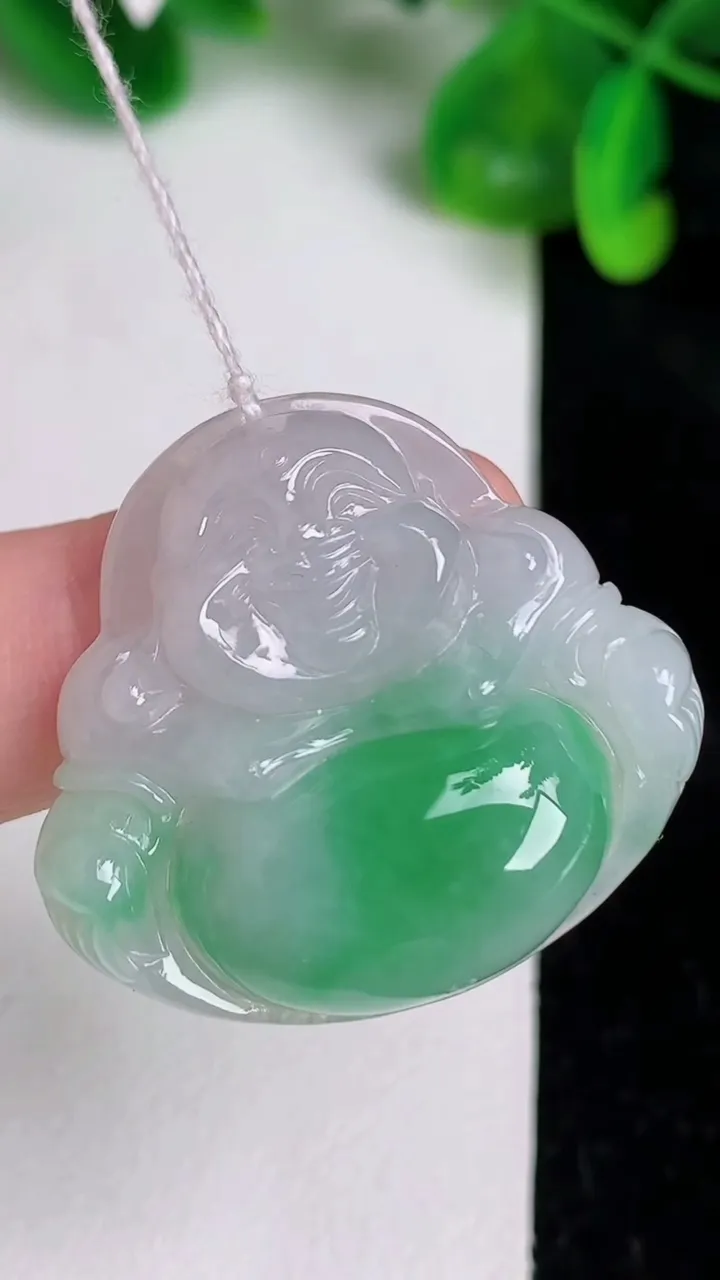 天然A货翡翠佛公吊坠，尺寸29.8-32.5-7.5，重量:10.47g
6月19日